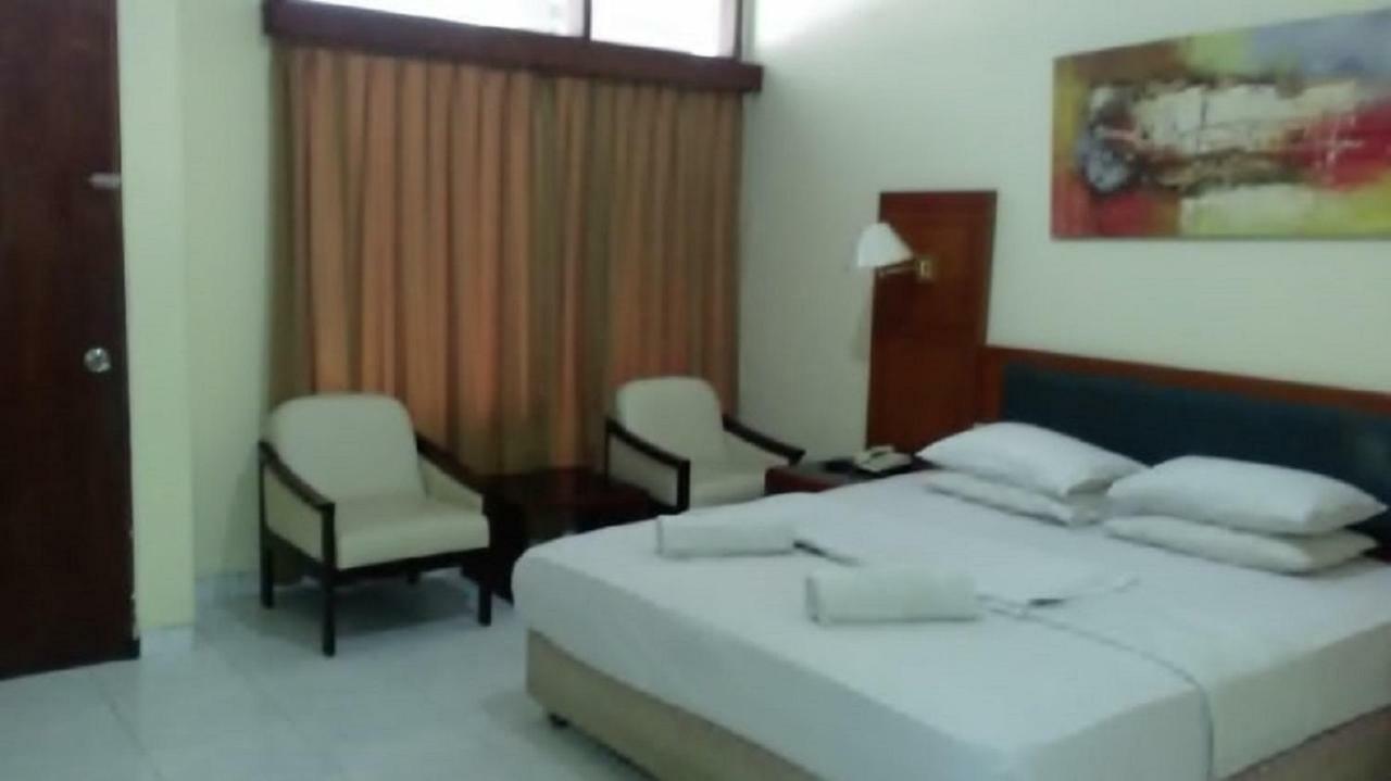 Hotel Merbabu 세마랑 외부 사진
